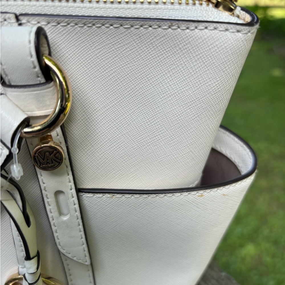 Michael Kors White Leather Handbag with Adjustable Removable Crossbody Strap - Picture 4 of 10